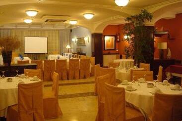 هتل Restaurant Llansola