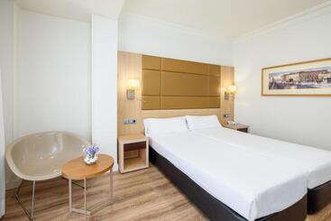 Hotel Virgen De Los Reyes