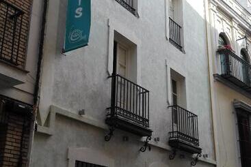 مسافرخانه Le Petit Paris