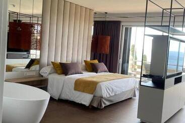 هتل Canyelles Platja