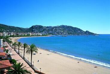 هتل Canyelles Platja
