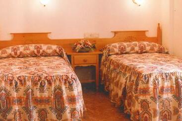 هتل Hostal Cuatro Esquinas