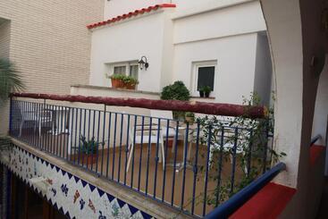 فندق El Cami