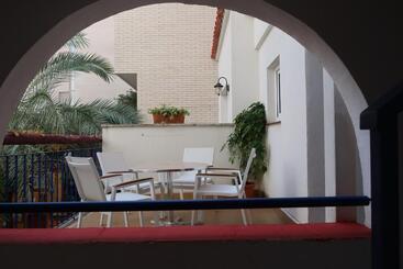 فندق El Cami