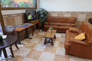 فندق El Cami