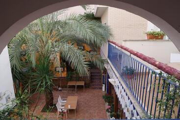 فندق El Cami