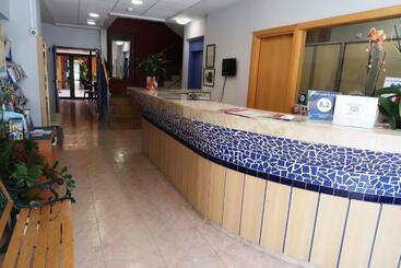 فندق El Cami