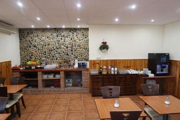 فندق El Cami