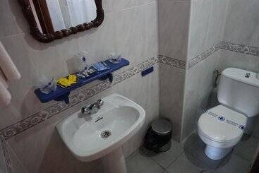 هتل Hostal Alamare