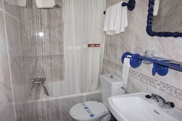 هتل Hostal Alamare