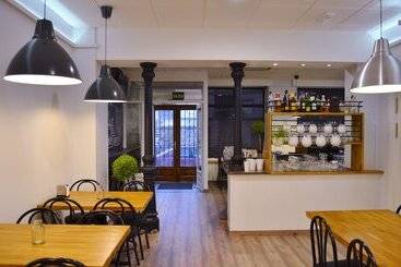 هتل Hostal Carlos V