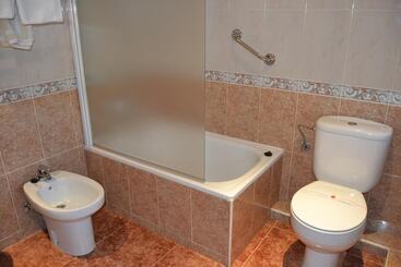 هتل Hostal Carlos V
