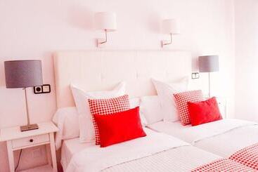 هتل Hostal Carlos V