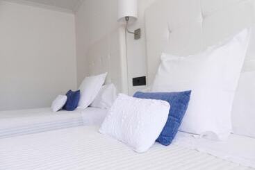 هتل Hostal Carlos V