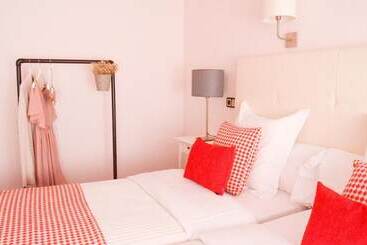 هتل Hostal Carlos V