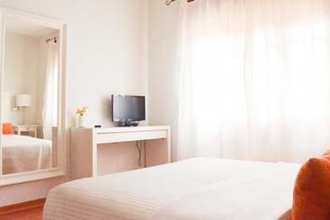 هتل Hostal Carlos V