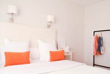 هتل Hostal Carlos V