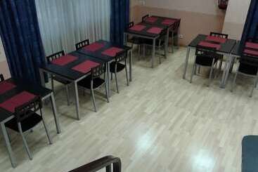 هتل Hostal Cataluña