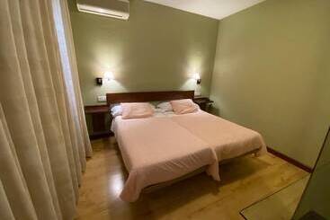 هتل Hostal Concejo