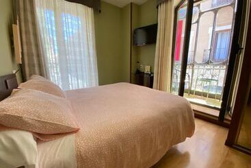 هتل Hostal Concejo