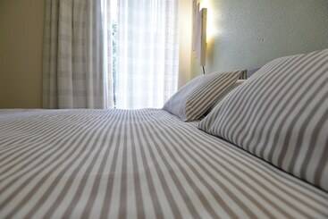 هتل Hostal Concejo
