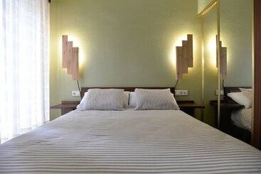هتل Hostal Concejo