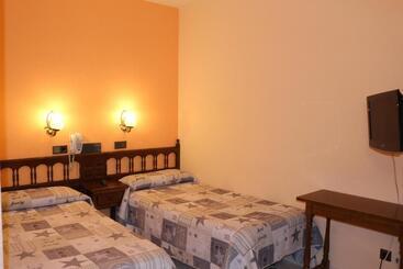 هتل Hostal Don Jaime I Y Ii