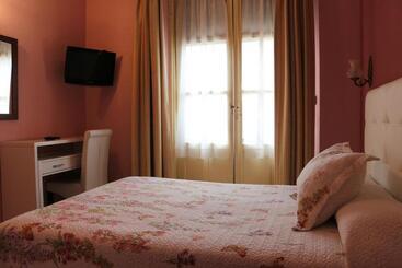 هتل Hostal Don Jaime I Y Ii