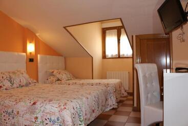 هتل Hostal Don Jaime I Y Ii