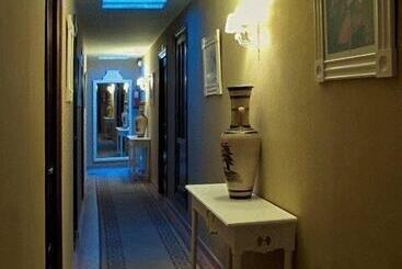 هتل Hostal El Caballo Blanco
