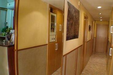 هتل Hostal El Carmen