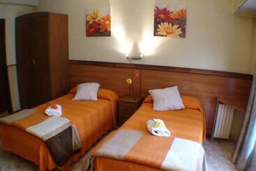 هتل Hostal El Carmen