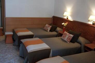 هتل Hostal El Carmen