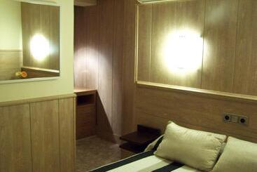هتل Hostal El Carmen