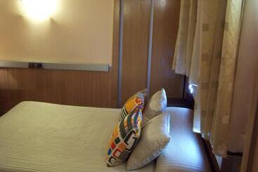 هتل Hostal El Carmen