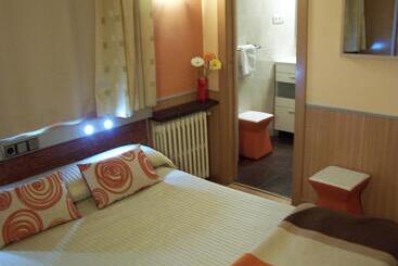هتل Hostal El Carmen