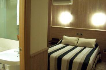هتل Hostal El Carmen