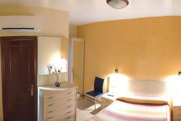 هتل Hostal Hispanico I