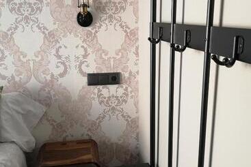 هتل Hostal Juan Bravo