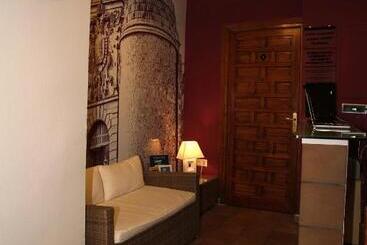 هتل Hostal La Posada De Zocodover
