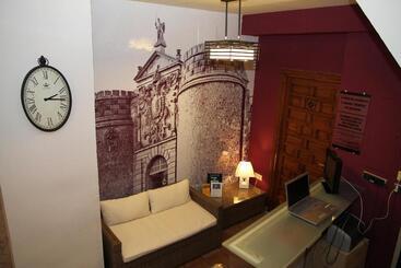 هتل Hostal La Posada De Zocodover
