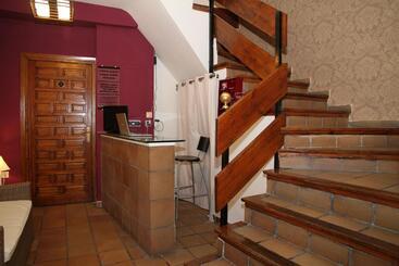 هتل Hostal La Posada De Zocodover