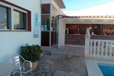 هتل Hostal Lleida