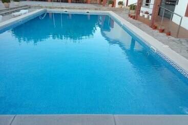 هتل Hostal Lleida