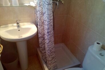 هتل Hostal Lleida