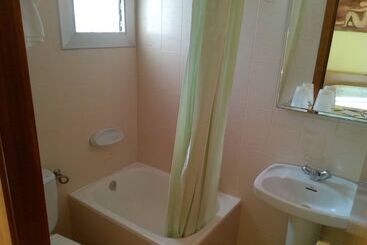 هتل Hostal Lleida