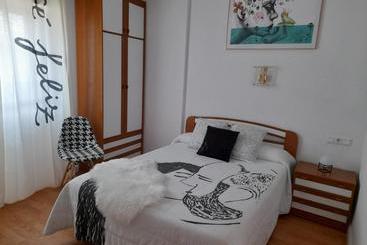 هتل Hostal Los Chanos El Ruso