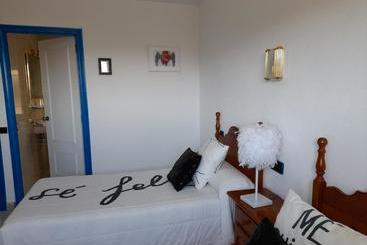 هتل Hostal Los Chanos El Ruso