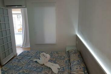 هتل Hostal Montsant