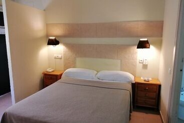 فندق Hostal Nueva Andalucia